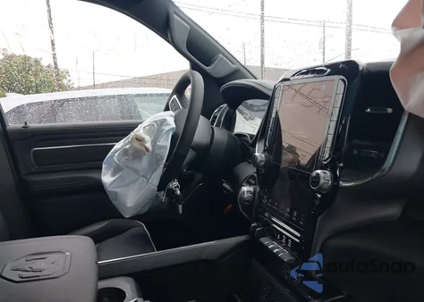 2025 Ram 1500 Laramie 4X4 5'7 Box z USA, uszkodzony, nr VIN 1C6SRFJP2SN765057